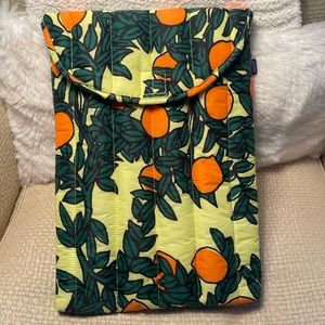 LIKE NEW and RARE Pattern - BAGGU 16” Puffy Laptop Sleeve
